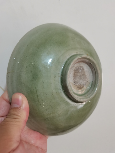古玩陶瓷龍泉青瓷刻花盤拍賣,當(dāng)前價(jià)格0元