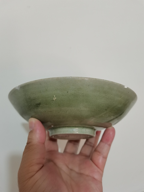 古玩陶瓷龍泉青瓷刻花盤拍賣,當(dāng)前價(jià)格0元