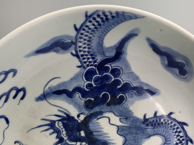 古玩陶瓷清雍正·青花過墻龍紋盤拍賣，當前價格588元