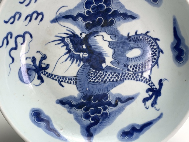 古玩陶瓷清雍正·青花過墻龍紋盤拍賣，當前價格588元