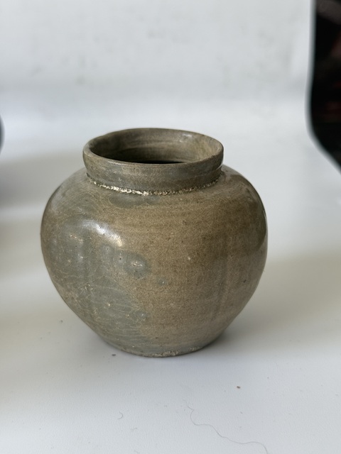 古玩陶瓷五代越窯瓜棱罐真品鑒賞圖