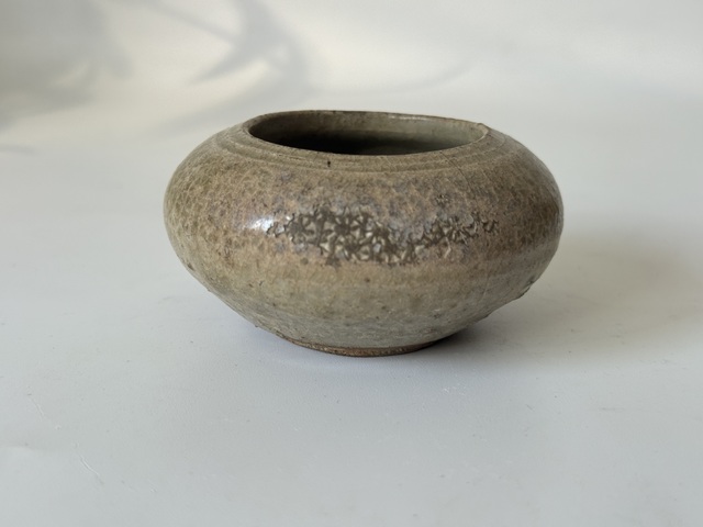 古玩陶瓷西晉越窯印花水盂真品鑒賞圖