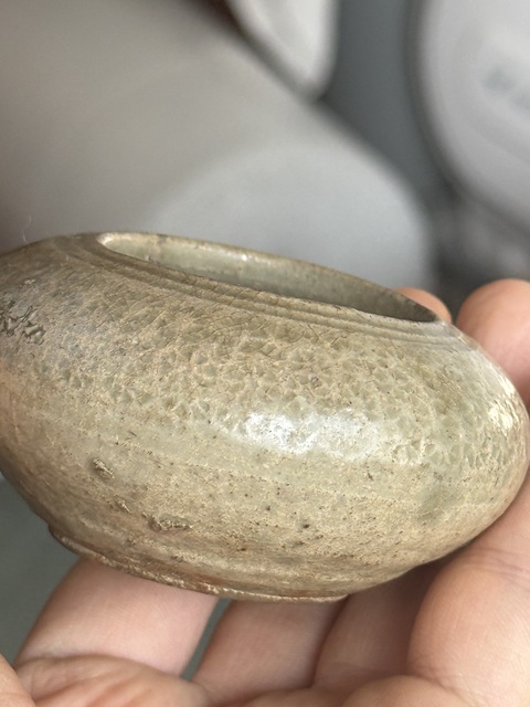 古玩陶瓷西晉越窯印花水盂真品鑒賞圖
