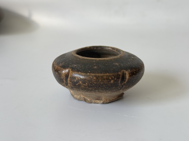 古玩陶瓷五代五棱水盂真品鑒賞圖