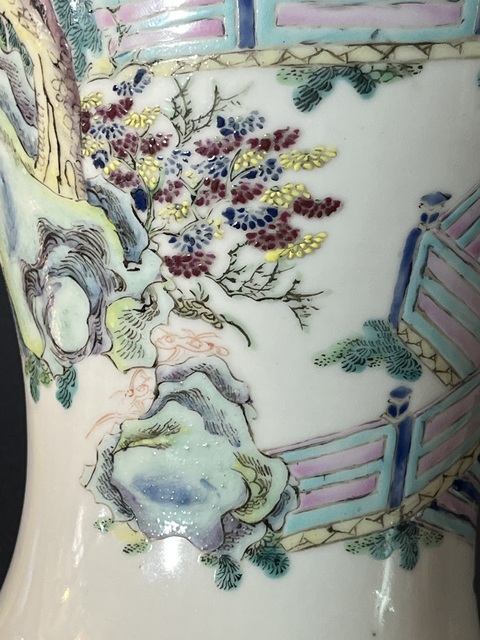 古玩陶瓷粉彩人物故事紋觀音瓶真品鑒賞圖