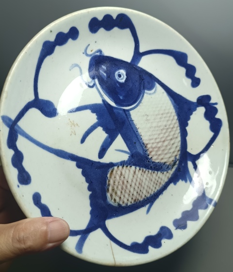 古玩陶瓷清晚期青花釉里紅魚藻紋盤拍賣,當前價格388元