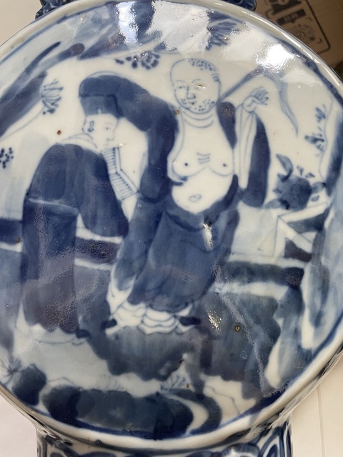 古玩陶瓷人物紋青花抱月瓶真品鑒賞圖
