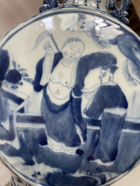 古玩陶瓷人物紋青花抱月瓶真品鑒賞圖