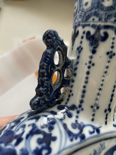 古玩陶瓷人物紋青花抱月瓶真品鑒賞圖
