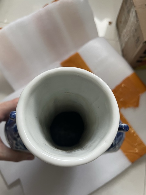 古玩陶瓷人物紋青花抱月瓶真品鑒賞圖
