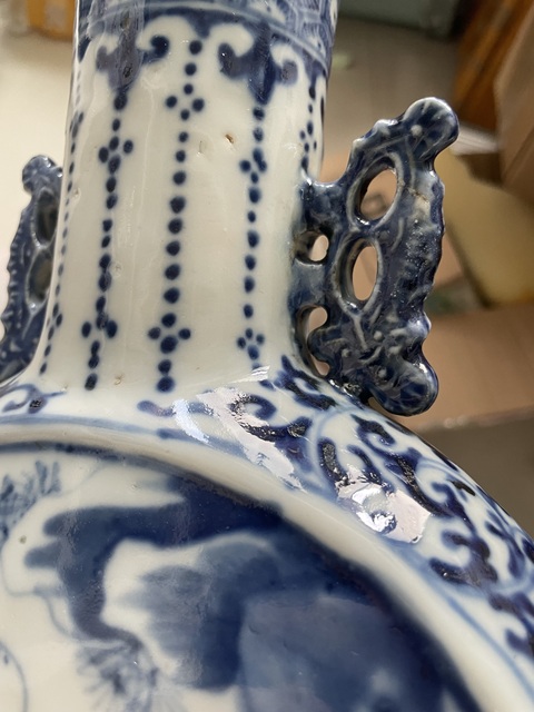 古玩陶瓷人物紋青花抱月瓶真品鑒賞圖