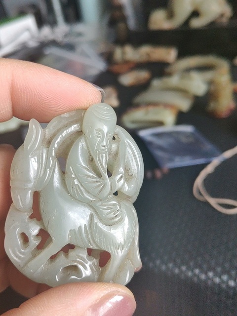古玩玉器和田玉雕“人物擺件”真品鑒賞圖