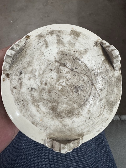 古玩陶瓷明末清初德化窯白釉三足旋紋爐真品鑒賞圖