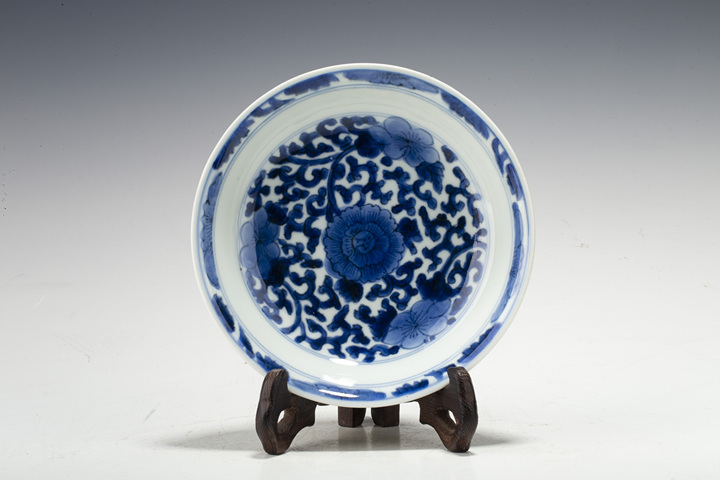古玩陶瓷清康熙·青花纏枝牡丹紋盤拍賣，當前價格940元