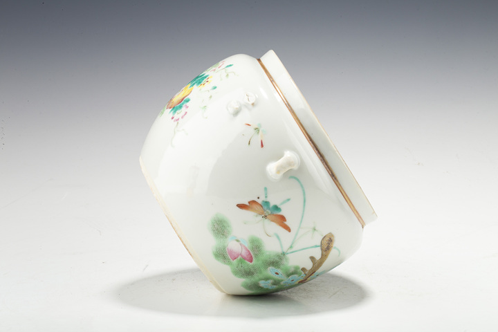 古玩陶瓷清晚·粉彩花蝶癩瓜紋四系粥罐
真品鑒賞圖