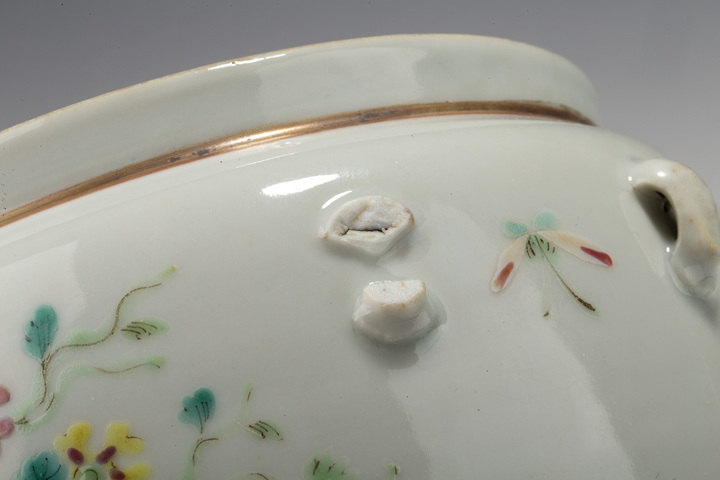 古玩陶瓷清晚·粉彩花蝶癩瓜紋四系粥罐
真品鑒賞圖