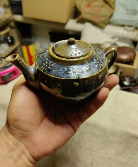 古玩陶瓷黑釉花卉紋茶壺拍賣，當前價格0元