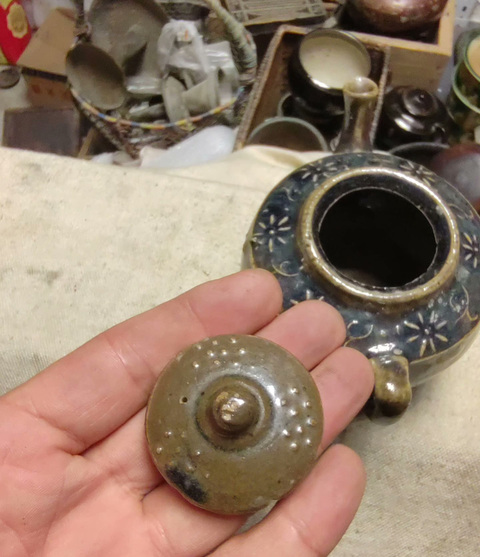古玩陶瓷黑釉花卉紋茶壺拍賣，當前價格0元
