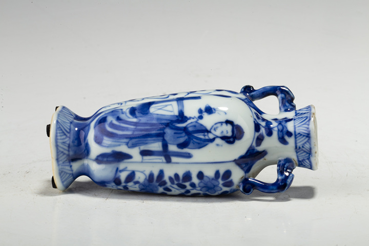 古玩陶瓷清康熙·青花仕女花卉紋雙耳小瓶拍賣，當(dāng)前價(jià)格2976元
