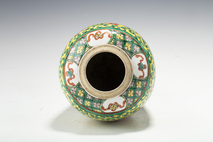 古玩陶瓷清晚·黃地五彩纏枝蓮紋冬瓜蓋罐拍賣，當(dāng)前價(jià)格5500元