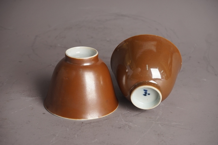 古玩陶瓷清末民初·外紫金釉內青花金玉滿堂紋茶杯一對真品鑒賞圖