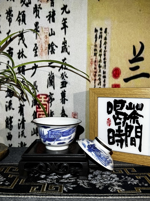 古玩陶瓷青花鸞鳳和鳴蚊蓋碗真品鑒賞圖