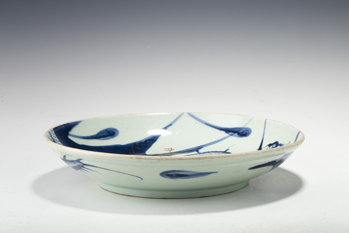 古玩陶瓷清中·青花過墻龍紋盤真品鑒賞圖