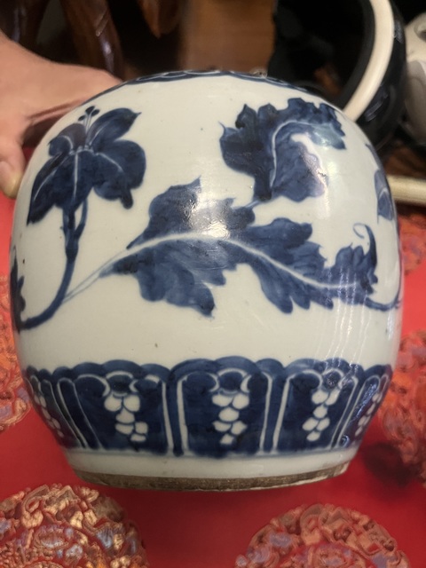 古玩陶瓷花卉紋青花罐真品鑒賞圖