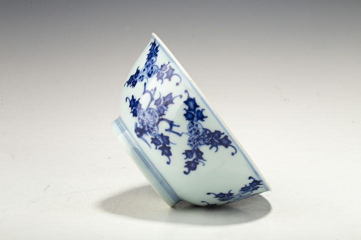 古玩陶瓷清雍正·青花三多紋碗拍賣，當前價格1952元