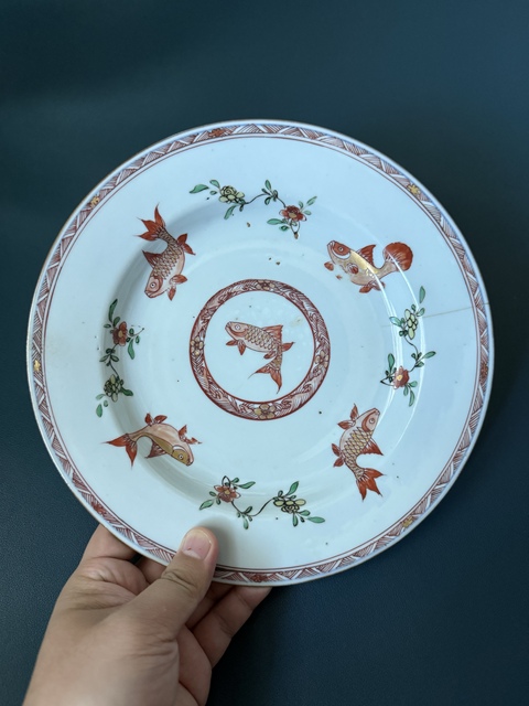 古玩陶瓷五彩描金魚藻紋盤真品鑒賞圖
