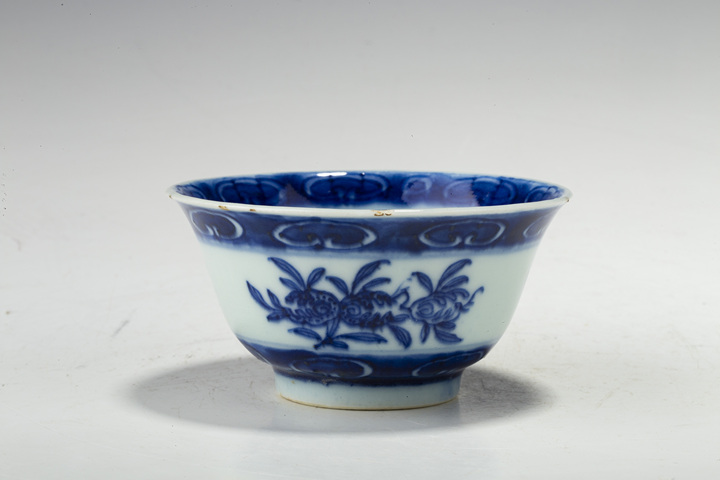 古玩陶瓷清晚·青花三多紋茶碗真品鑒賞圖