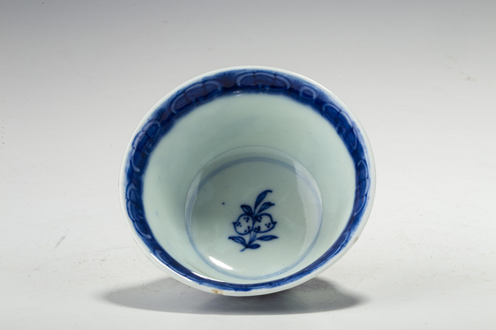 古玩陶瓷清晚·青花三多紋茶碗真品鑒賞圖