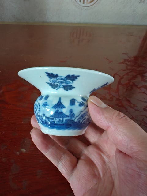 古玩陶瓷青花山水人物紋渣斗，模糊偏老真品鑒賞圖