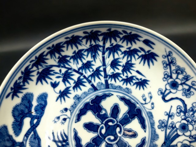 古玩陶瓷青花歲寒三友圖盤真品鑒賞圖