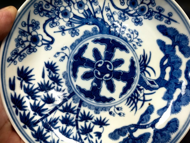 古玩陶瓷青花歲寒三友圖盤真品鑒賞圖