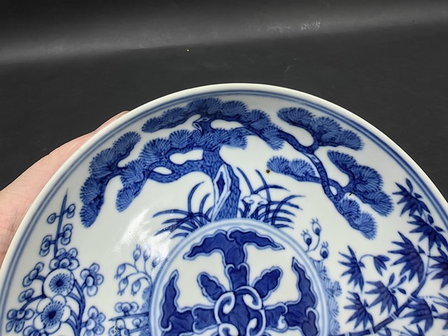 古玩陶瓷青花歲寒三友圖盤真品鑒賞圖