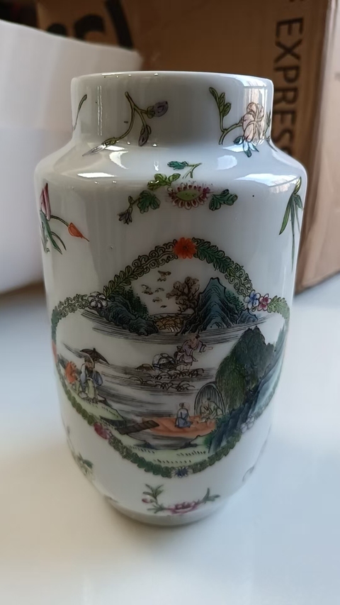 古玩陶瓷廣彩開窗人物燈蘢瓶真品鑒賞圖