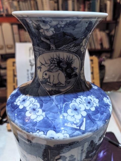 古玩陶瓷清晚期青花人物紋瓶真品鑒賞圖