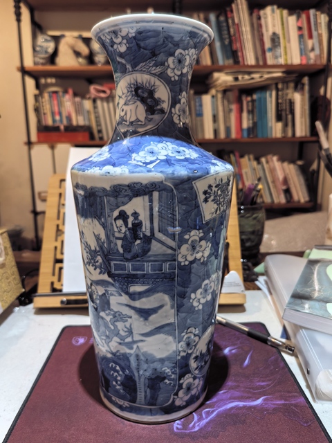 古玩陶瓷清晚期青花人物紋瓶真品鑒賞圖