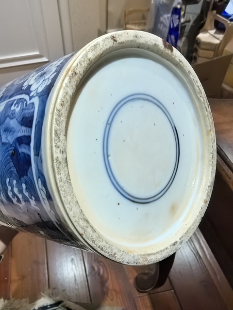 古玩陶瓷清晚期青花人物紋瓶真品鑒賞圖