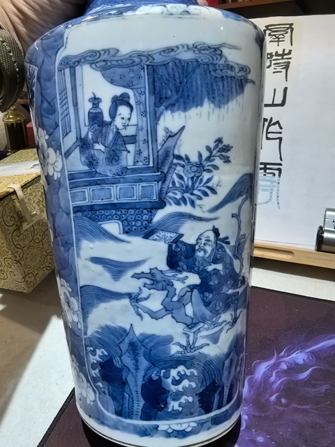 古玩陶瓷清晚期青花人物紋瓶真品鑒賞圖