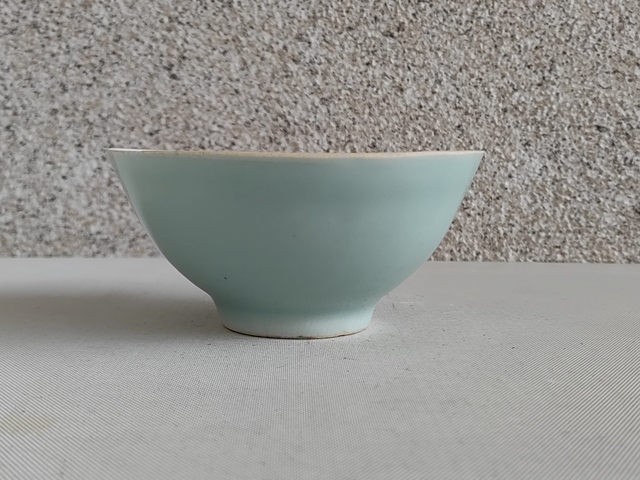 古玩陶瓷豆青釉碗真品鑒賞圖