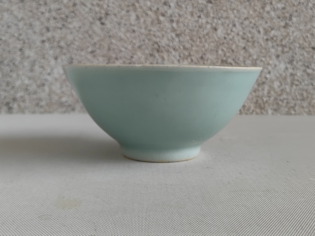 古玩陶瓷豆青釉碗真品鑒賞圖