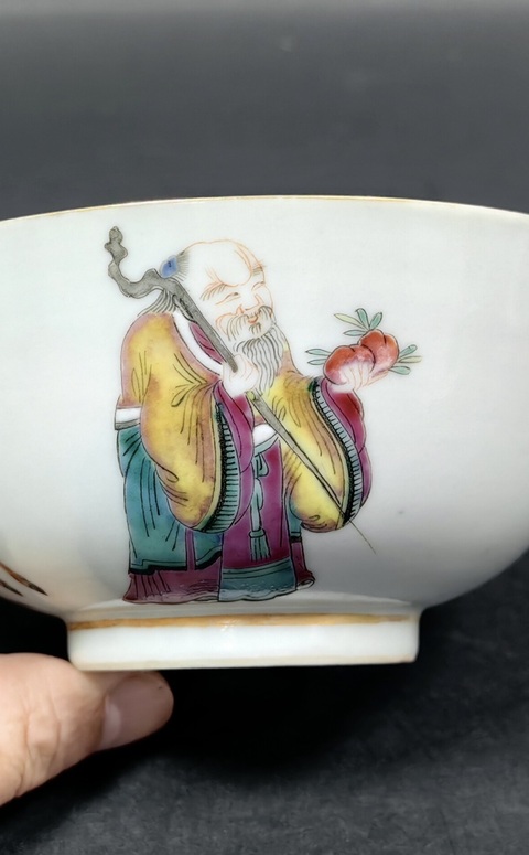 古玩陶瓷清晚期 粉彩人物紋碗真品鑒賞圖