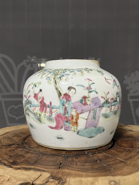 古玩陶瓷人物紋粉彩壺真品鑒賞圖