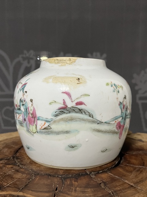 古玩陶瓷人物紋粉彩壺真品鑒賞圖