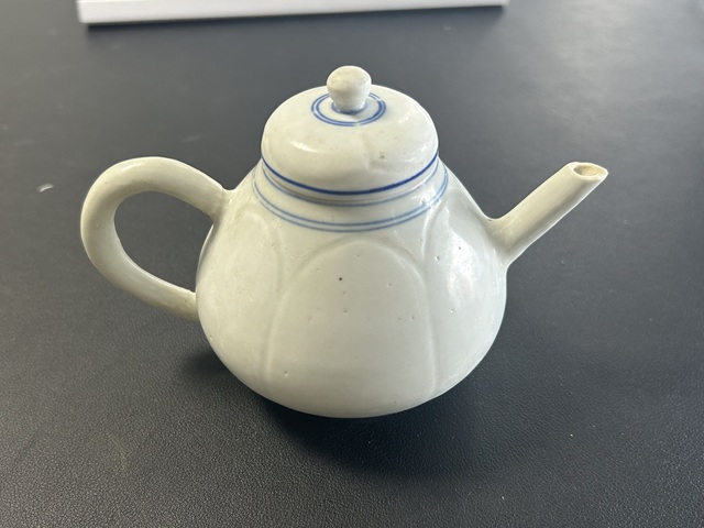 古玩陶瓷青花瓜棱執壺真品鑒賞圖