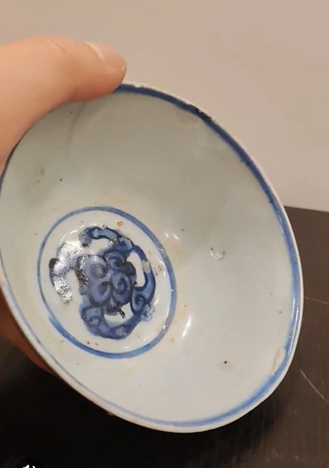 古玩陶瓷青花花卉紋茶碗真品鑒賞圖
