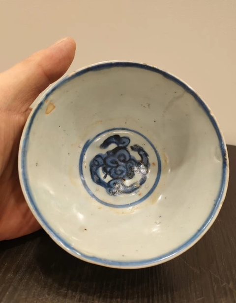 古玩陶瓷青花花卉紋茶碗真品鑒賞圖