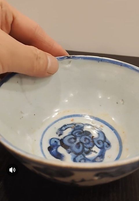 古玩陶瓷青花花卉紋茶碗真品鑒賞圖